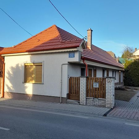Falusi Vendégház Etyek Esterno foto