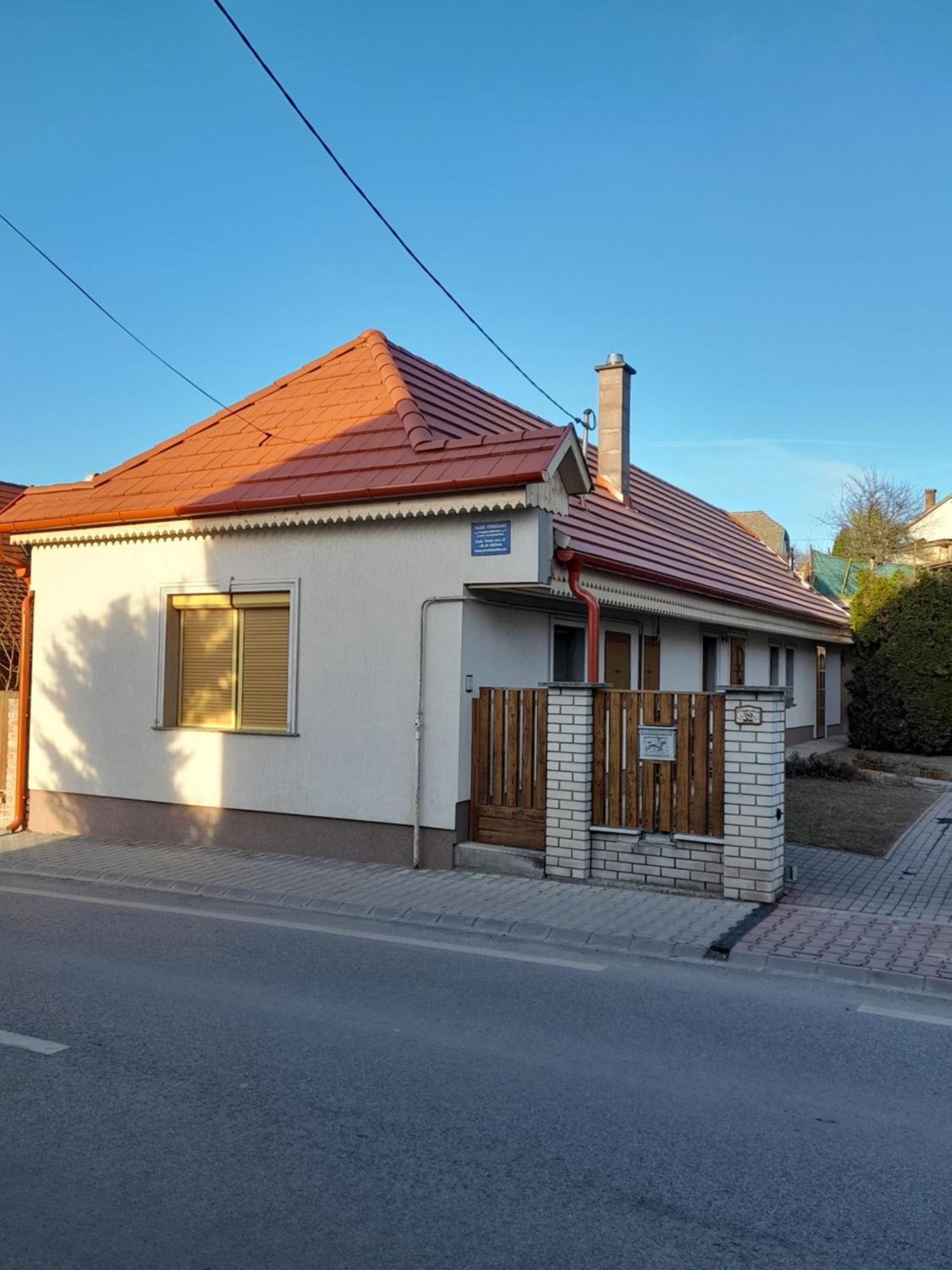 Falusi Vendégház Etyek Esterno foto